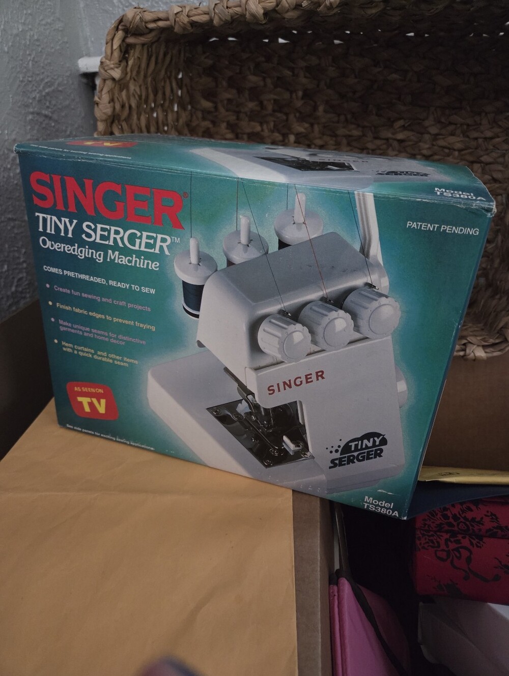 Surger Sewing Machine - Picture 5 of 6